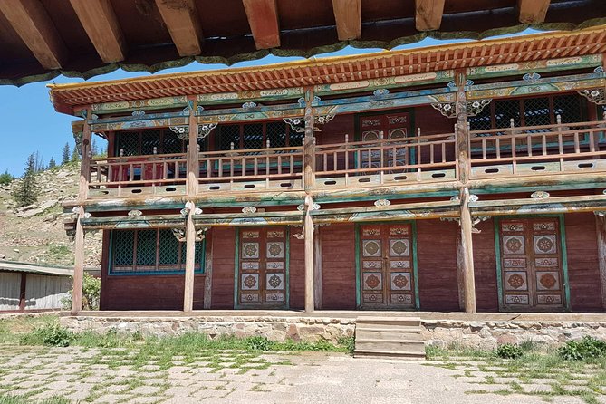 1 Day Manzushir Monastery & Hiking to Tsetsee Gun (Bogd Khan Summit) - What to bring for a 7 to 10 hour outing
