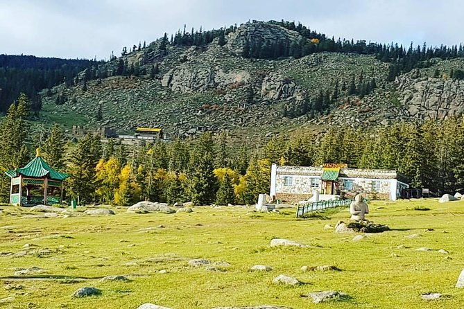 1 Day Manzushir Monastery & Hiking to Tsetsee Gun (Bogd Khan Summit) - Manzushir Monastery and the remains of a religious center