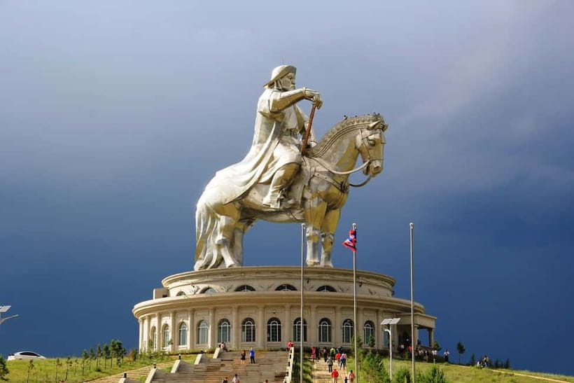 4 Days Central Mongolia-Amazing experiece - Day two: Camel riding at Elsen Tasarkhai