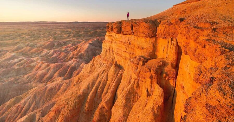 Best 6-Day Gobi Tour Discover Mongolia - Day 4: Red cliffs and dinosaur country at Bayanzag