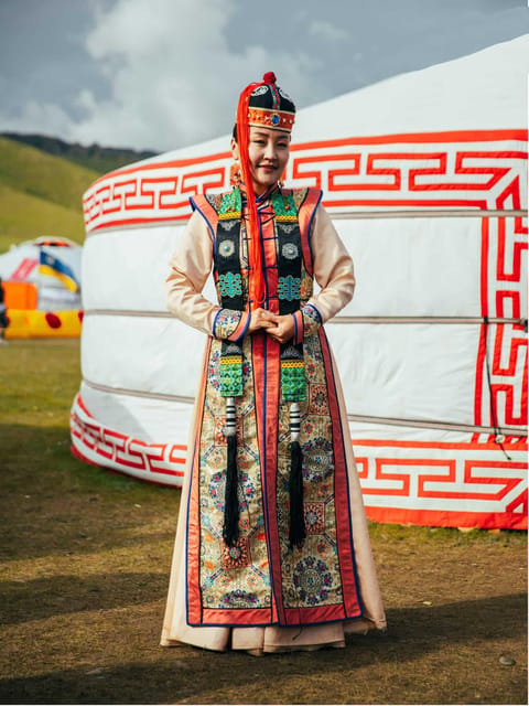 Day tour with Traditional clothes and photographer - What the $250 price includes