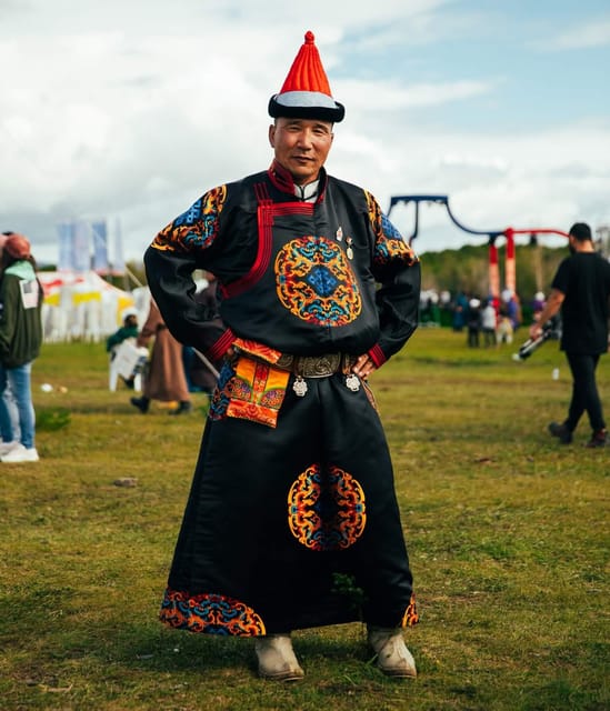 Day tour with Traditional clothes and photographer - Turtle Rock, an easy-to-recognize natural landmark