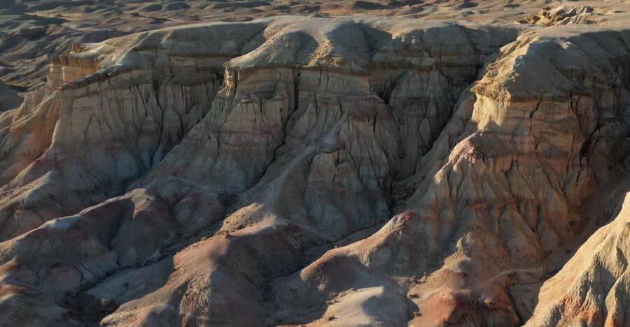 Discover / 8 day Great Gobi and Central Mongolia - Day 5: Flaming Cliffs and the remains of Ongi Monastery