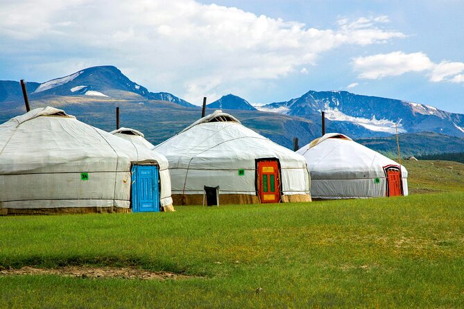 Genghis Khan & Terelj Park: 2 Days Private Tour - Ulaanbaatar Markets: Narantuul and Bumbugur
