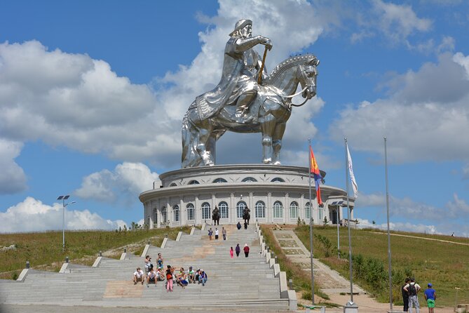 Private Day Tour: Terelj National Park + Genghis Khan's Statue .. - The drive out of Ulaanbaatar and the mountain ovoo
