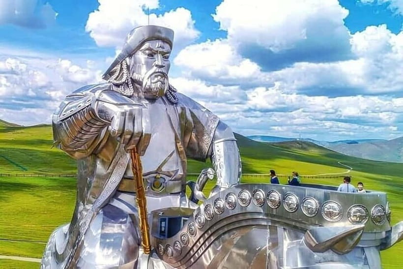 Ulaanbaatar: Chinggis Khaan Statue and Turtle Rock Day Tour - Early pickup and the road east