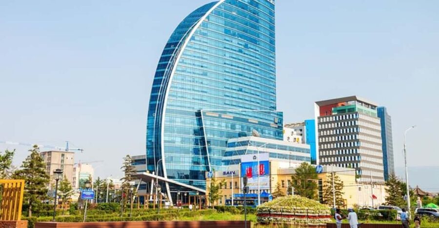 Ulaanbaatar: Private custom tour with a local guide - Sükhbaatar Square and the center of the city