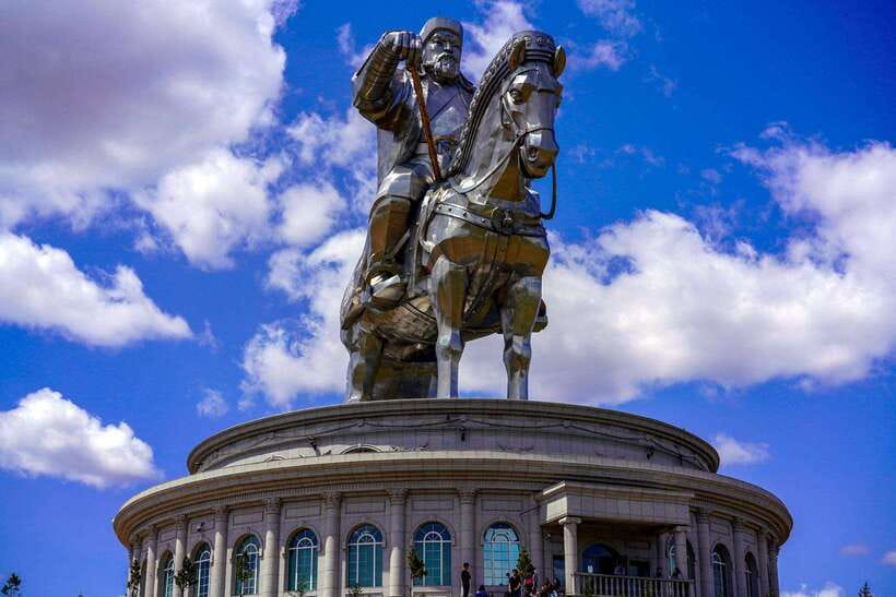 Visit Great Gobi attractions in 3 day /Full adventure - Leaving Ulaanbaatar for the Chinggis Khaan statue